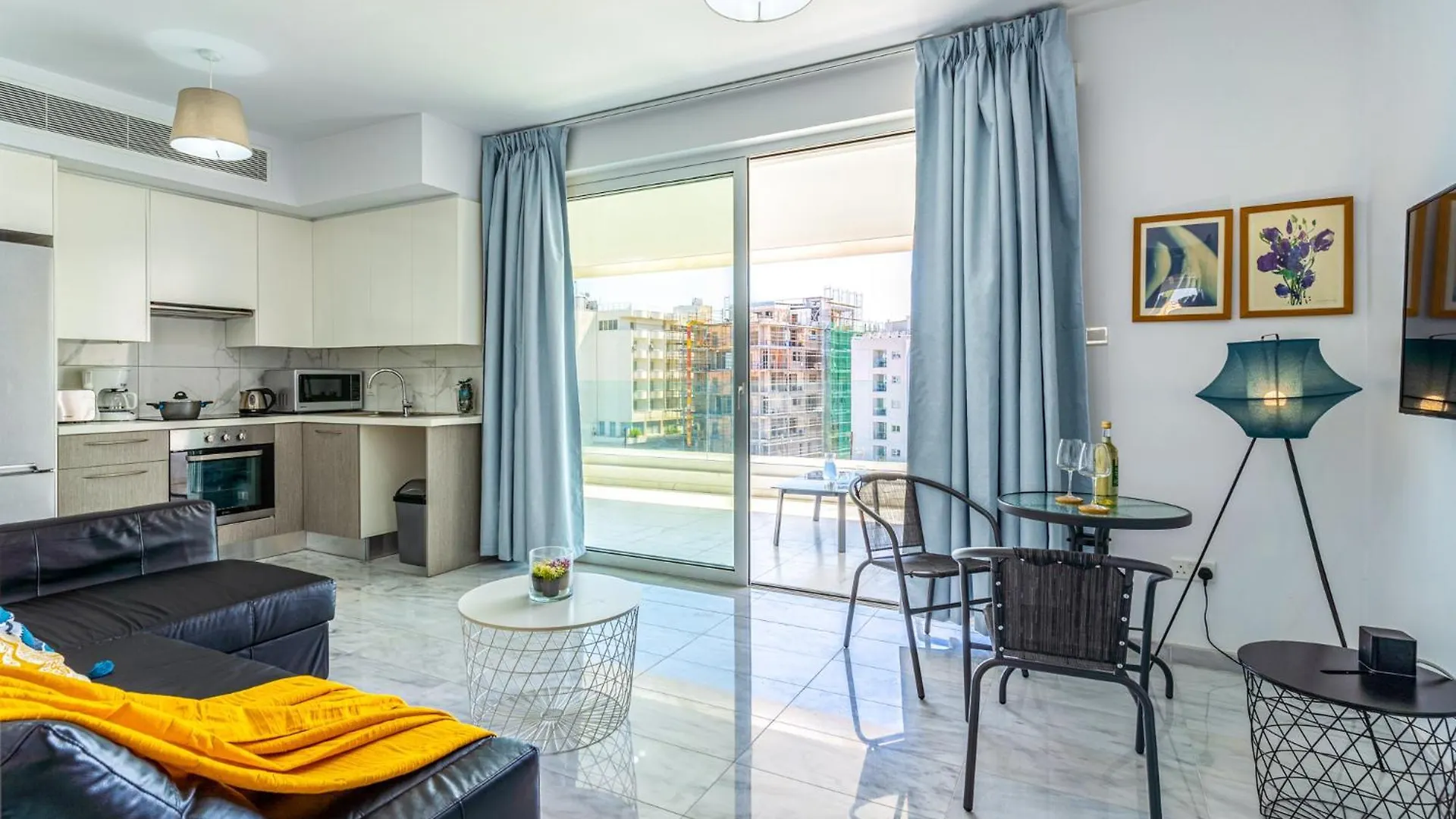 Oyster 1-Br Apt In Larnacaの連絡先