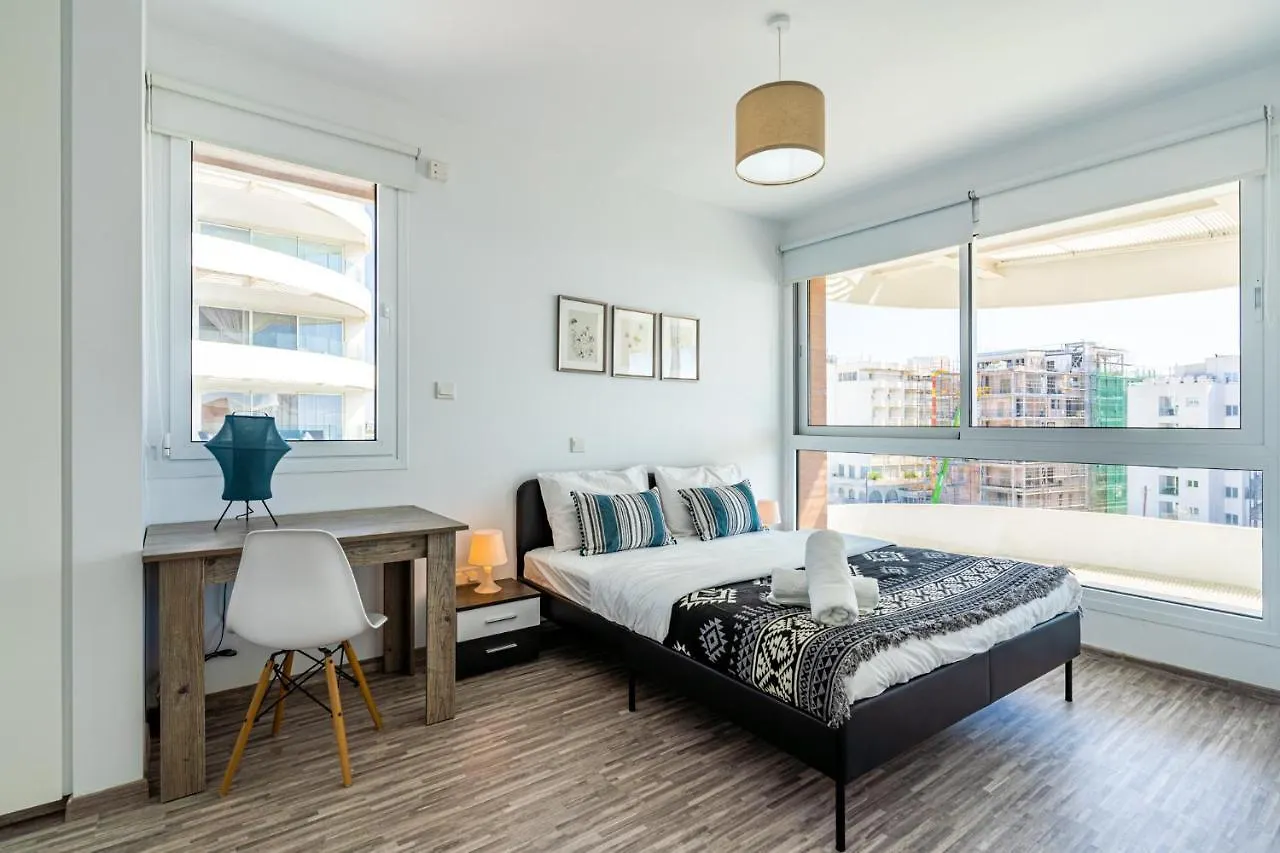 Oyster 1-Br Apt In ラルナカ